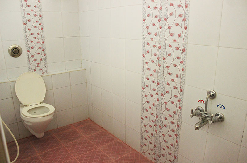 Hotel Govind Heights - Bathroom